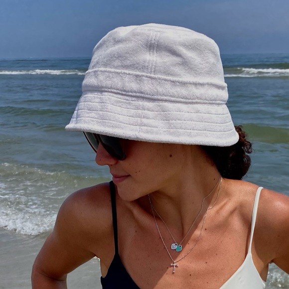 ALO Yoga Accessories - alo yoga terry beachside bucket hat in white